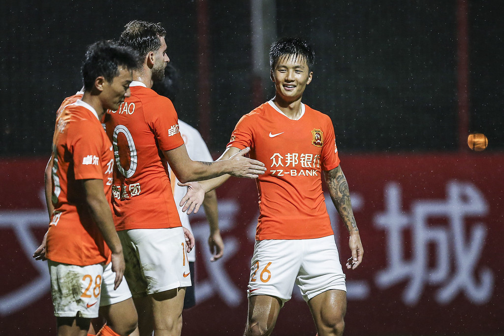 aoa体育教练-苏宁主场战平重庆，双方实力相当