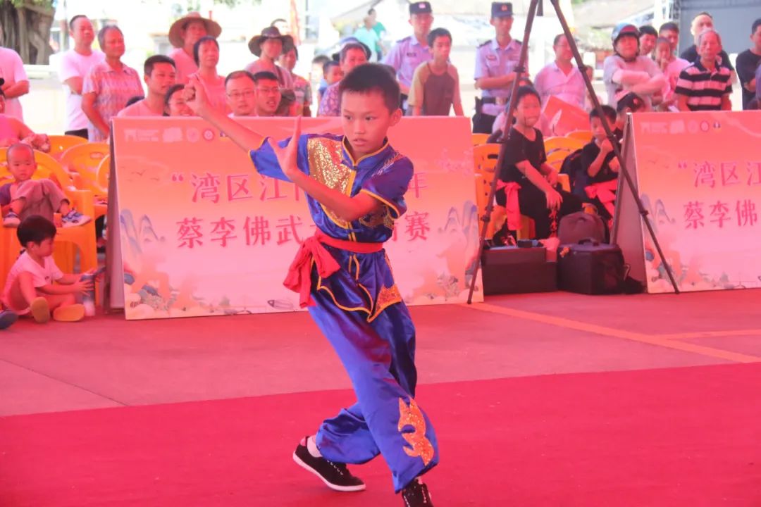 运动员们将在比赛中向观众献上精彩表演