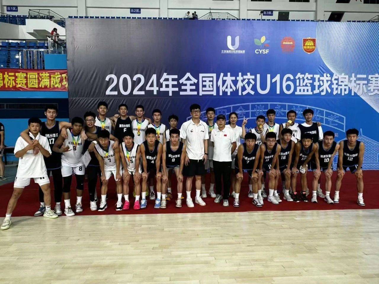 篮球赛事中球队因轮换战术获胜