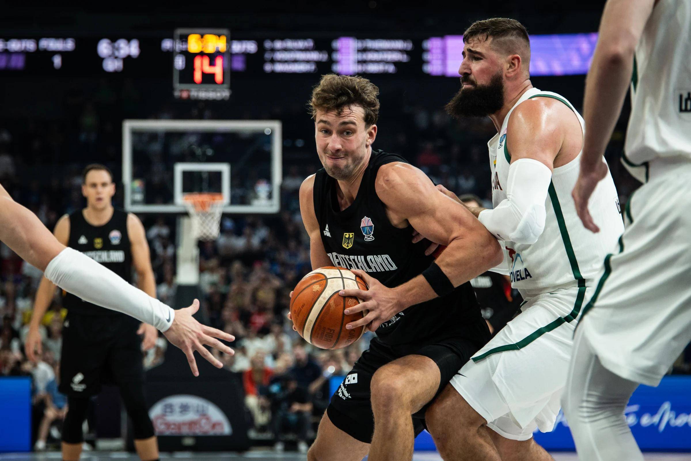 关于立陶宛球员跻身联赛得分榜前三的信息 关于立陶宛球员跻身联赛得分榜前三的信息