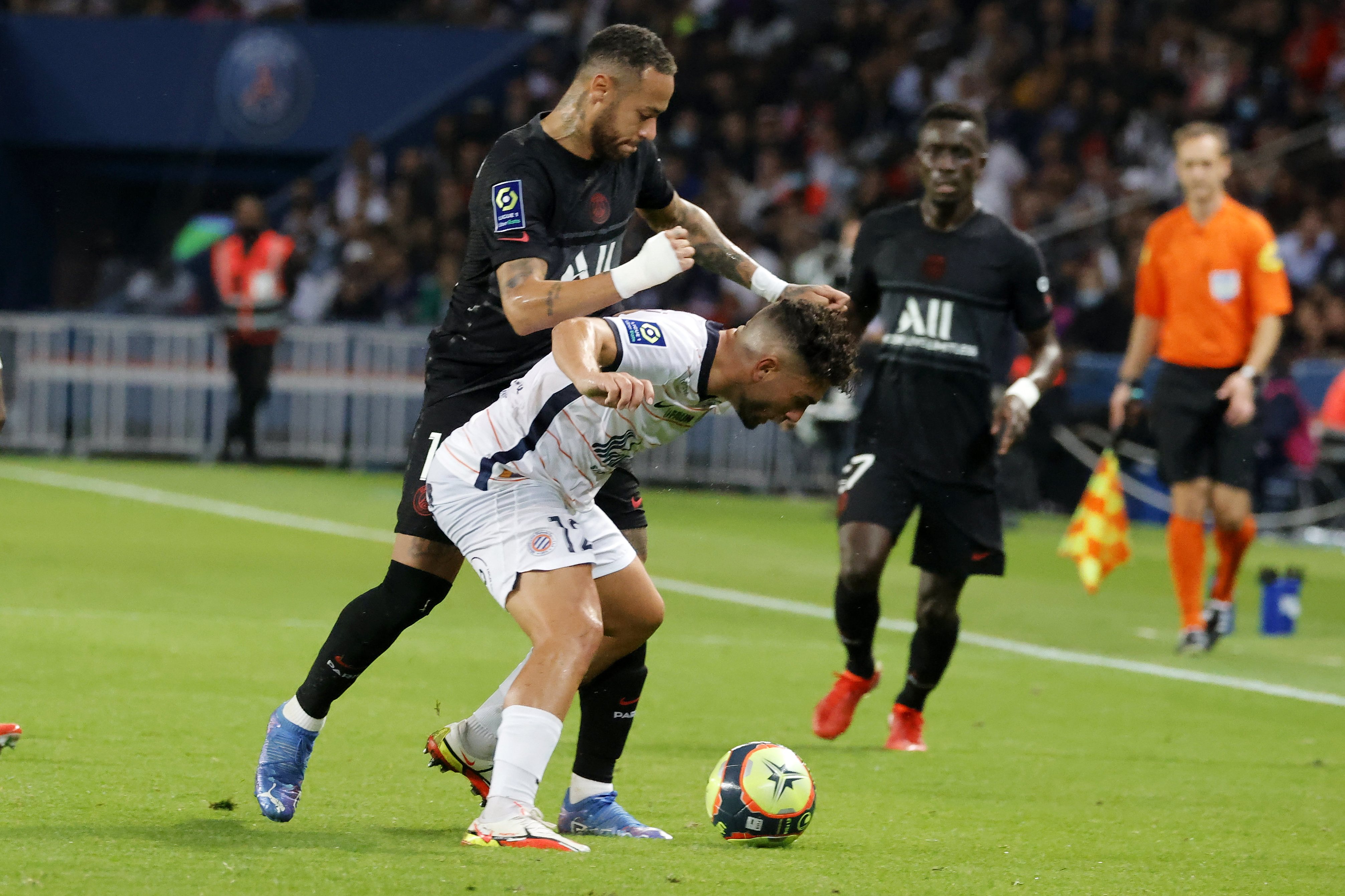 巴黎圣日耳曼凭借进球,取得胜利 巴黎圣日耳曼凭借进球,取得胜利