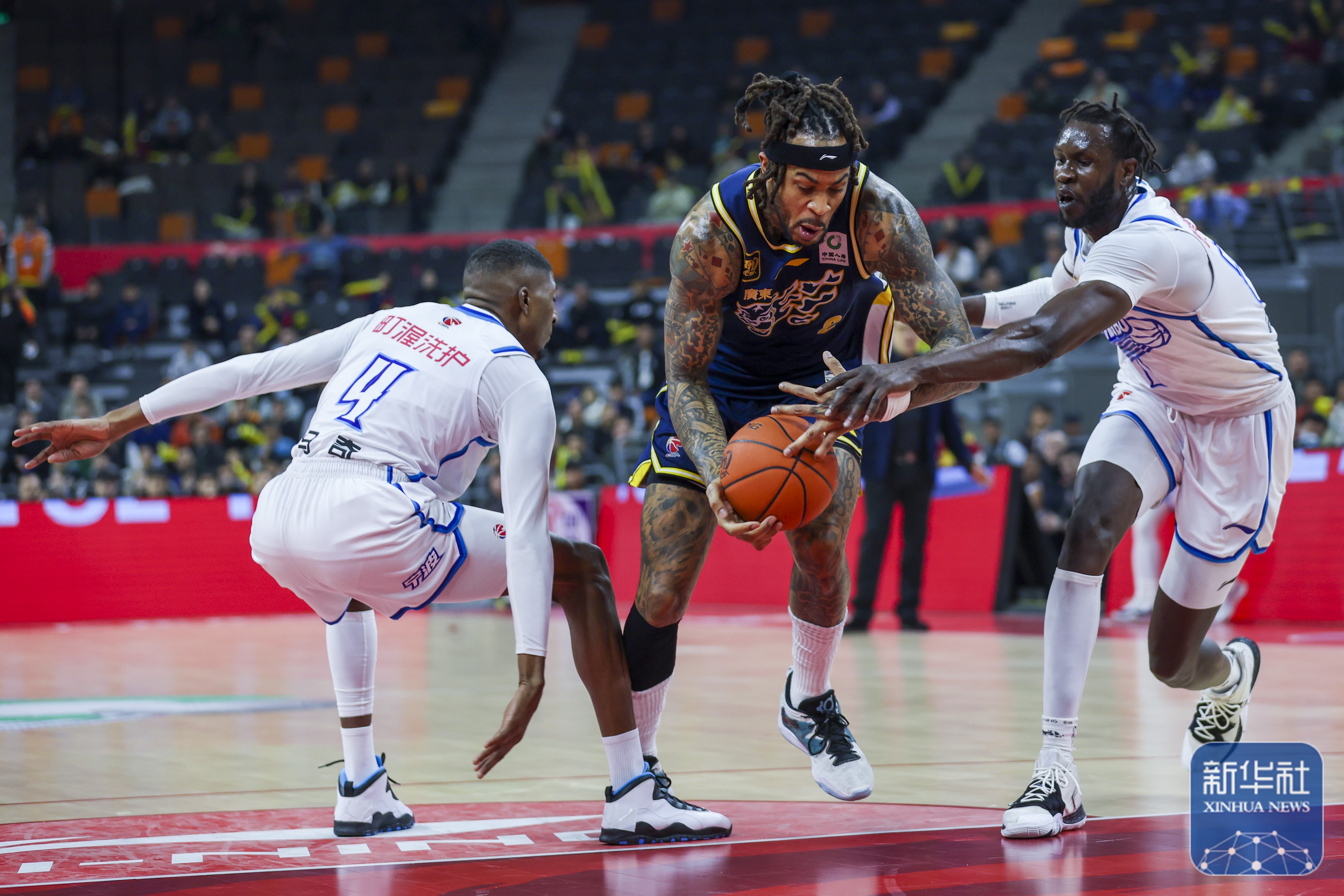 aoa体育教练-世界篮球精英赛场迎来精彩对决