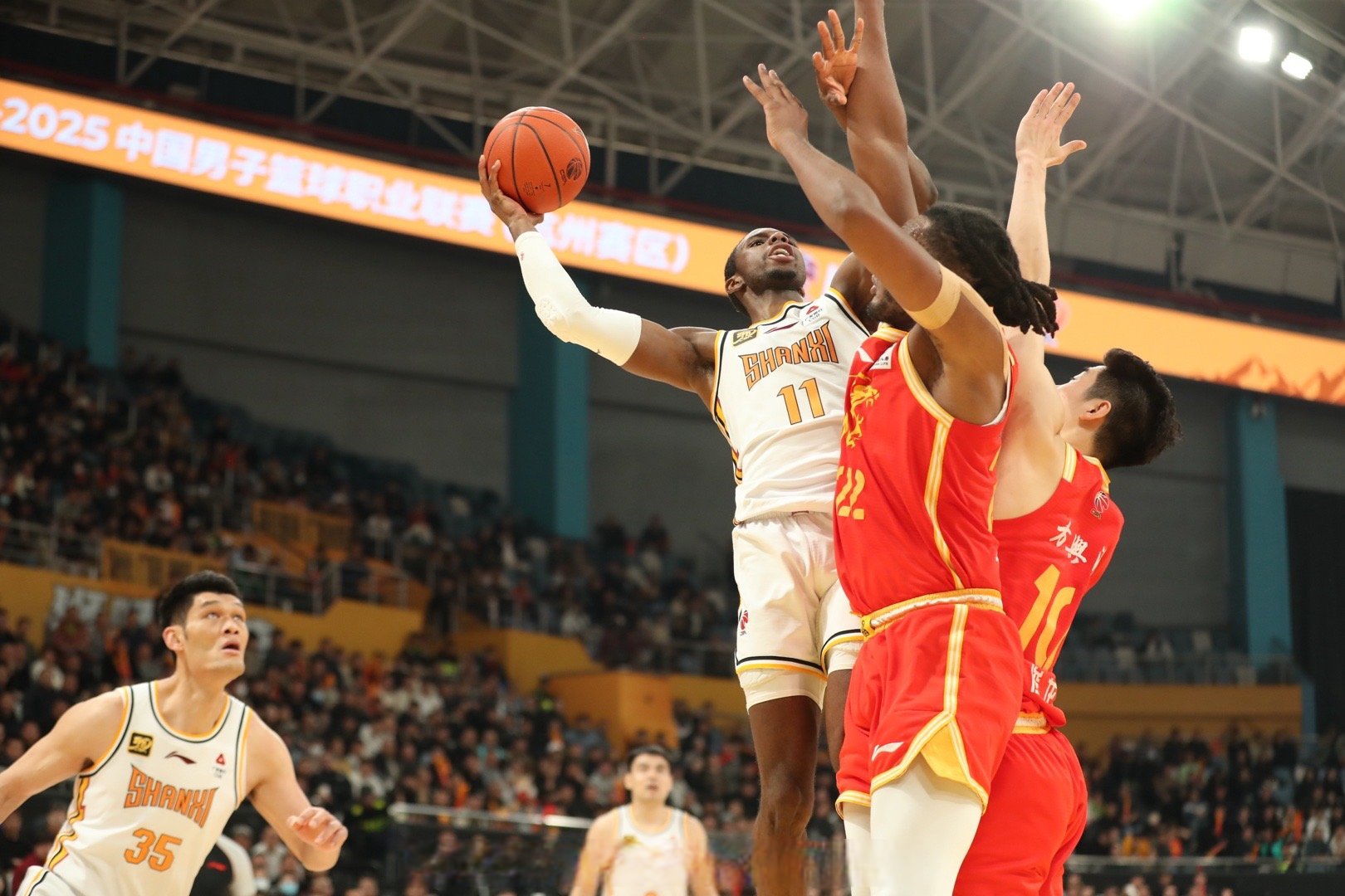 aoa体育教练-江苏男篮逆袭成功，赢得比赛